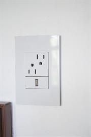USB Outlet, Half- Size